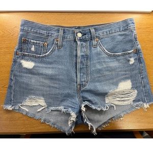Levi 501 Denim Short Light Wash Size W28